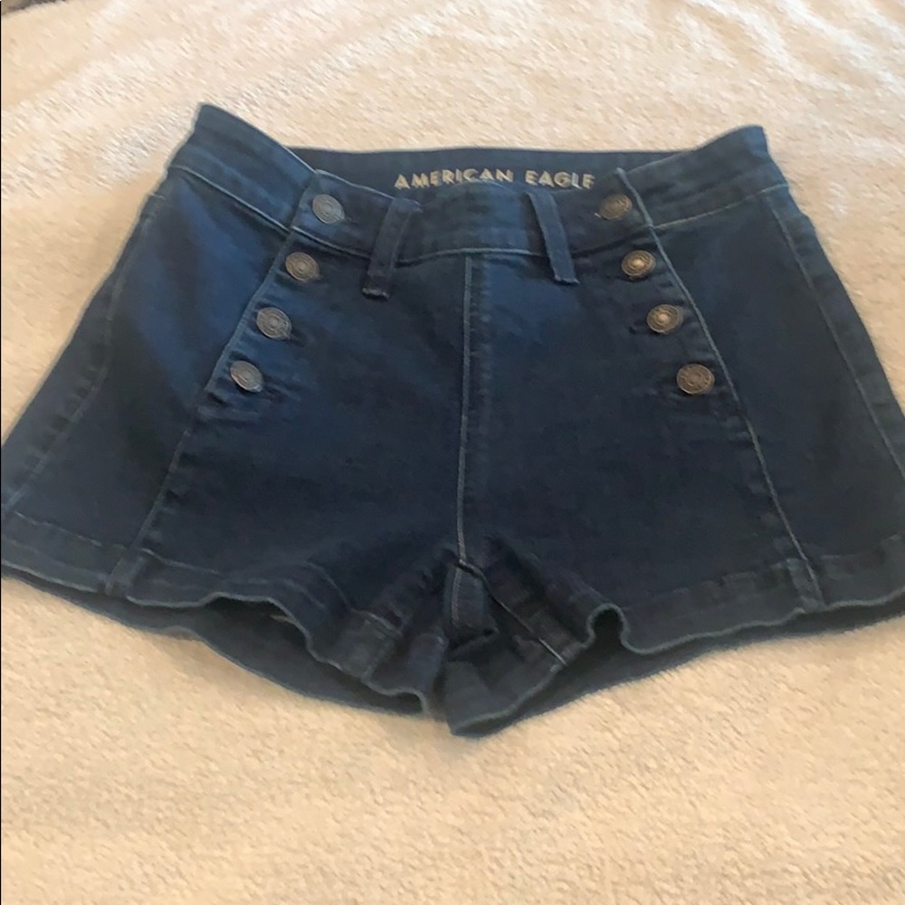 AE New W/O Tags. Hi-Rise Short Double Button -Sz 6